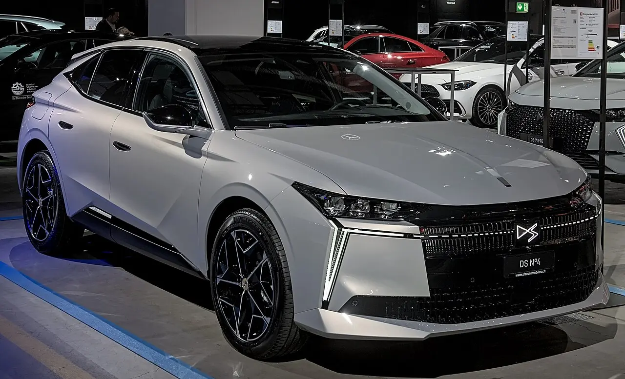 DS Automobiles N°4