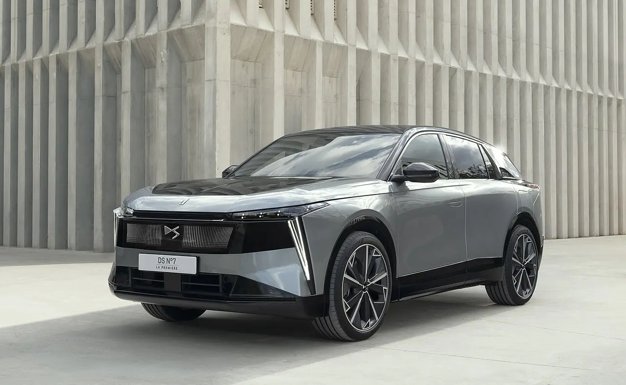 DS Automobiles N°7