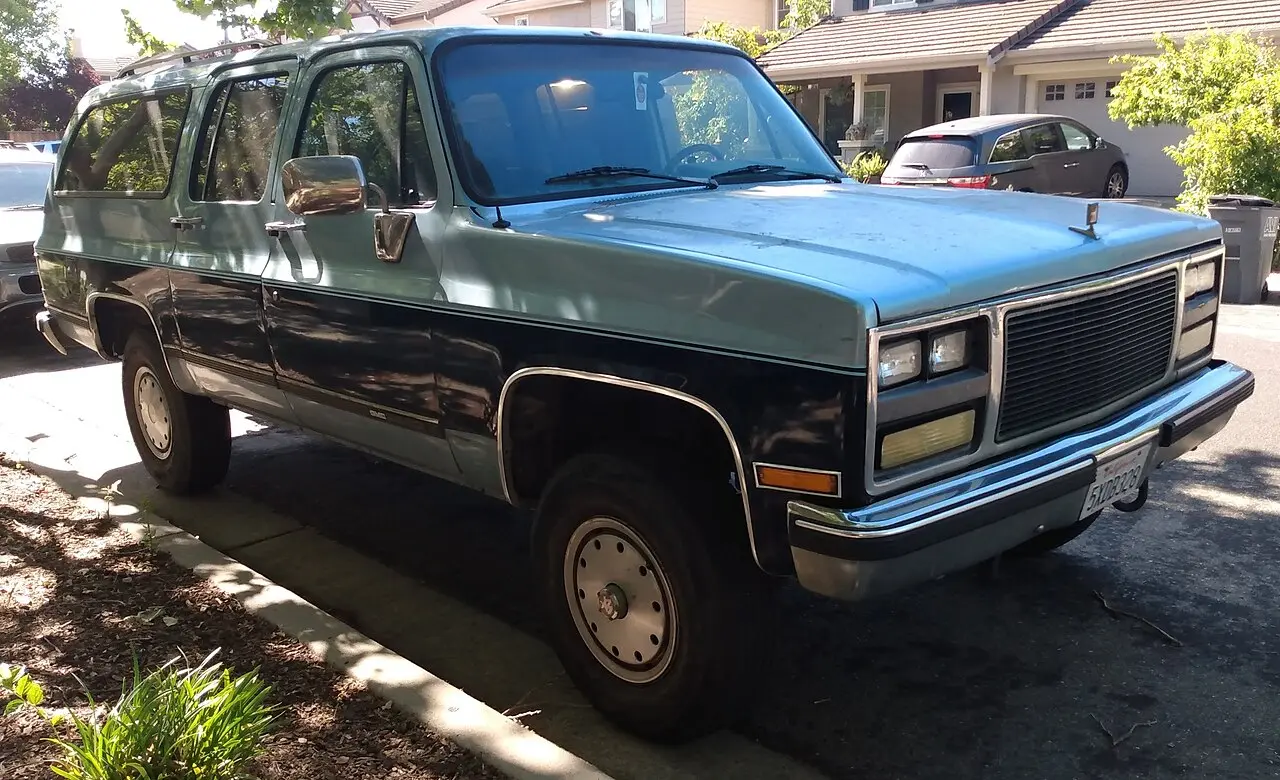 GMC Suburban Rounded-Line