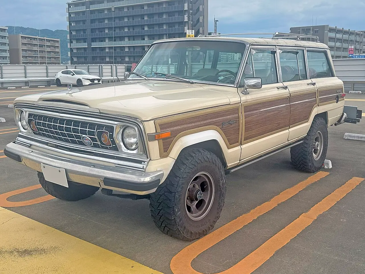 Jeep Grand Wagoneer SJ