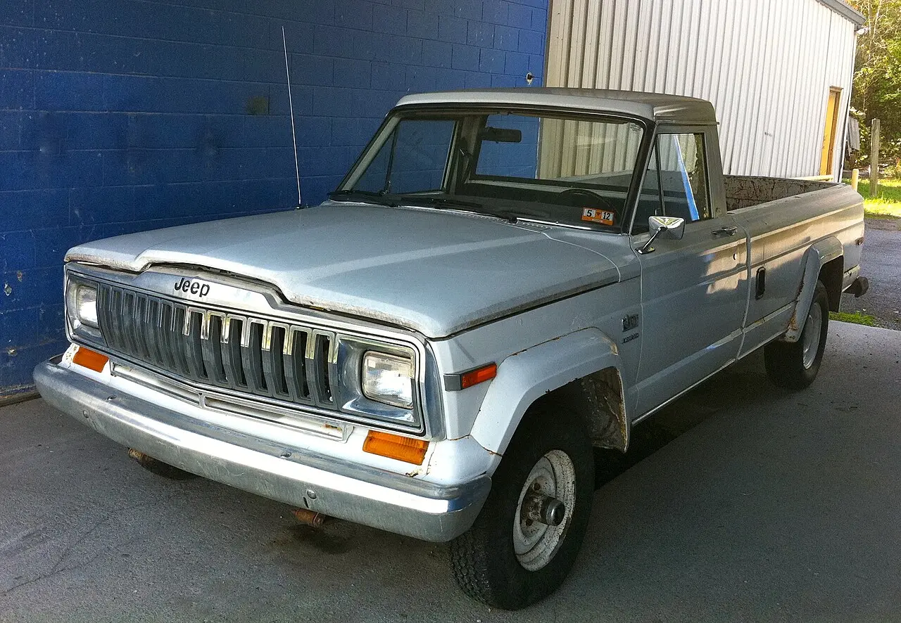 Jeep J-10