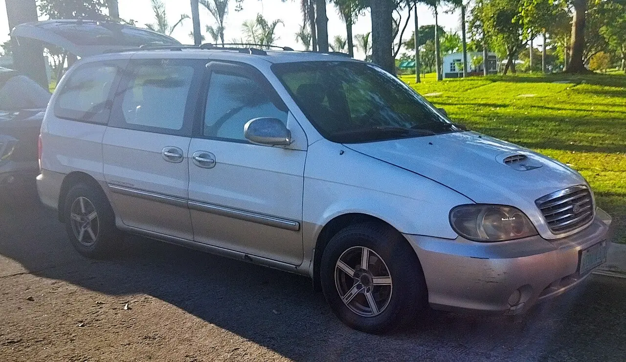 Kia Sedona first generation