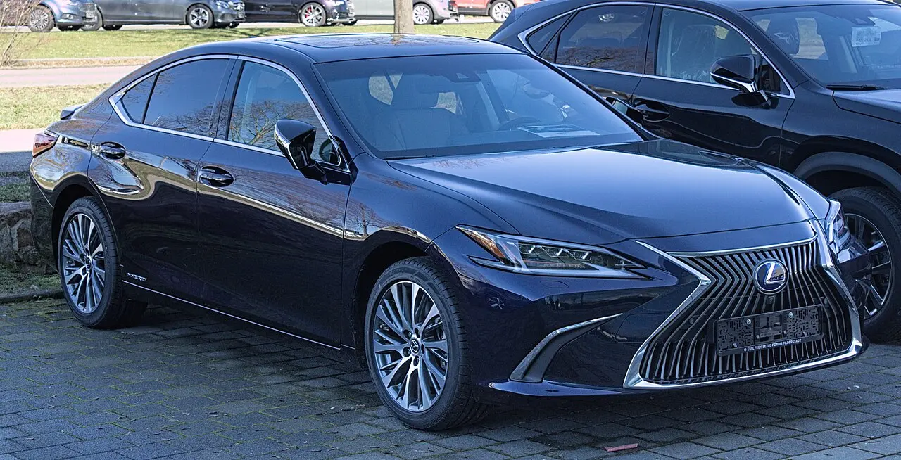 Lexus ES VII