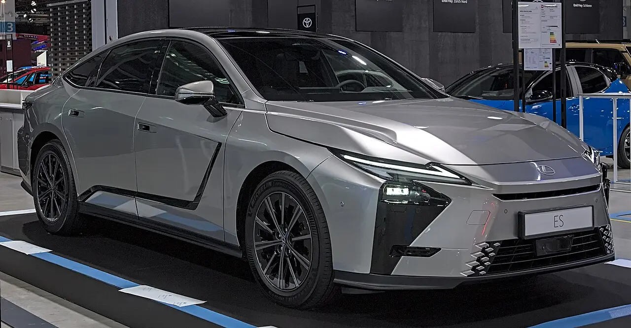 Lexus ES