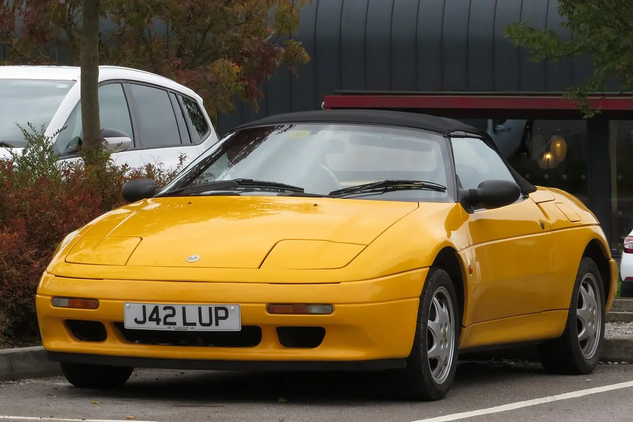 Lotus Elan M100 Series 1