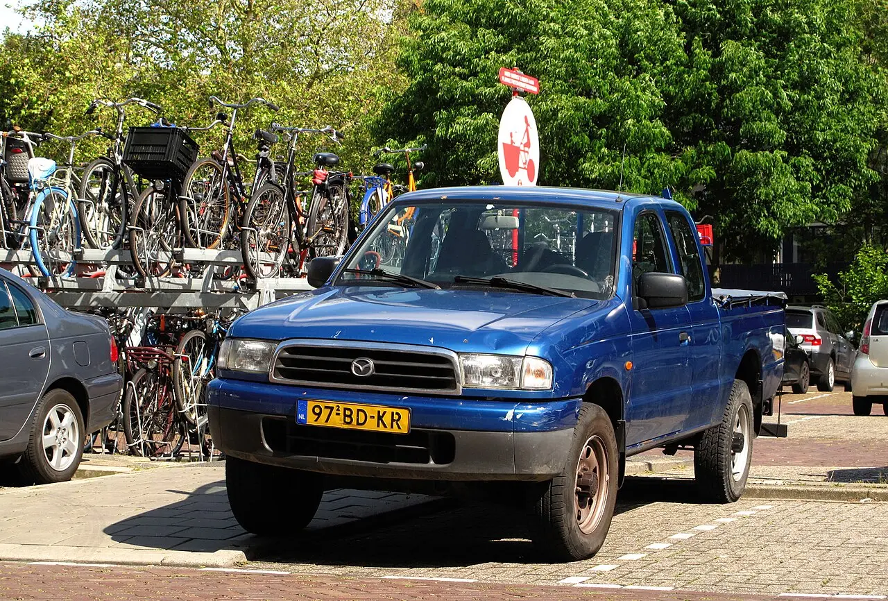 Mazda B2500