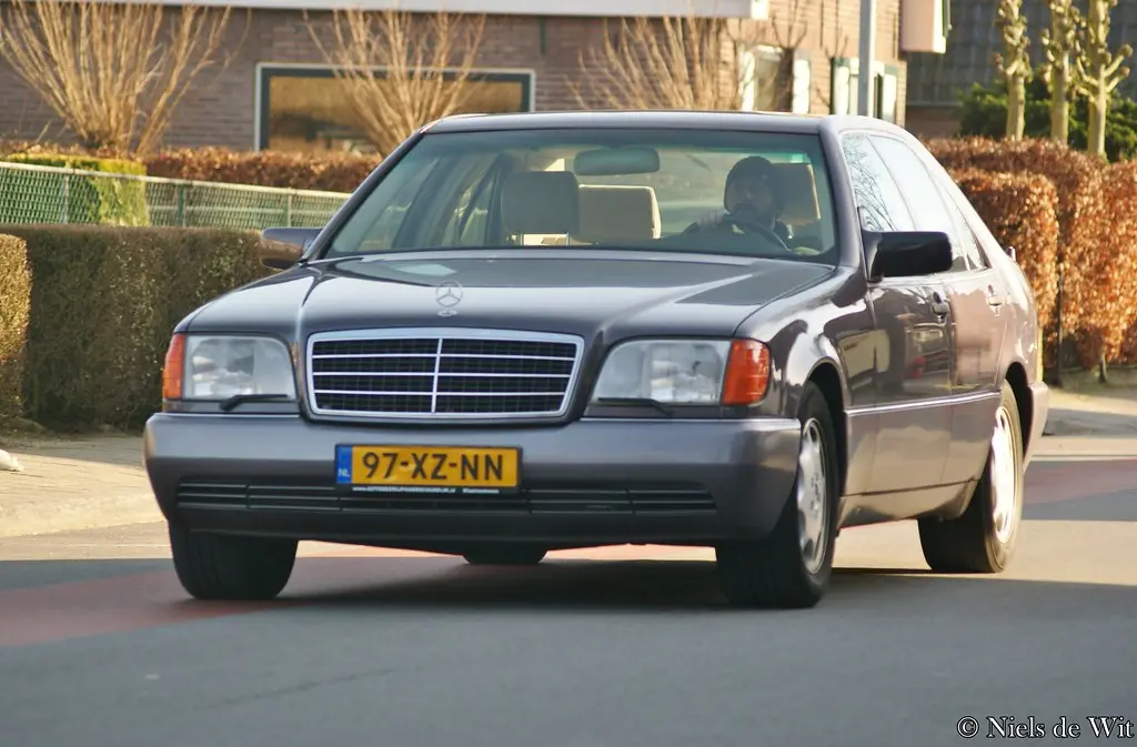Mercedes-Benz 400 W140