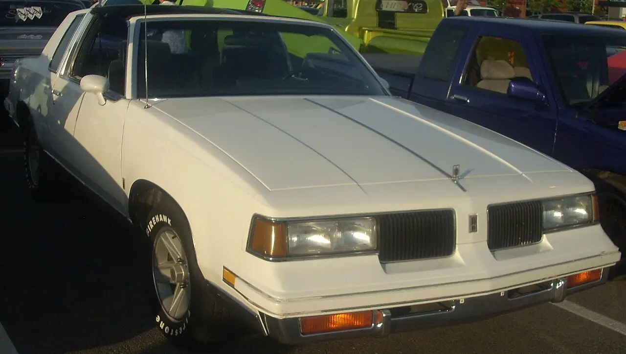 Oldsmobile Cutlass Supreme Classic
