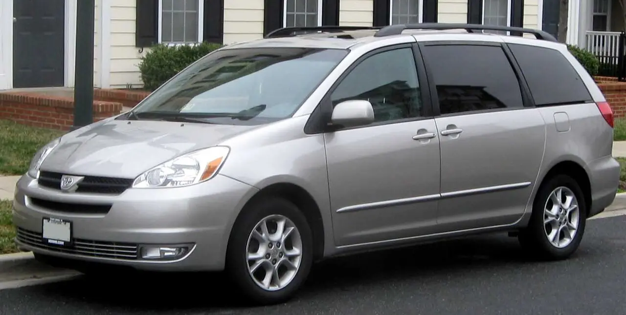 Toyota Sienna second generation