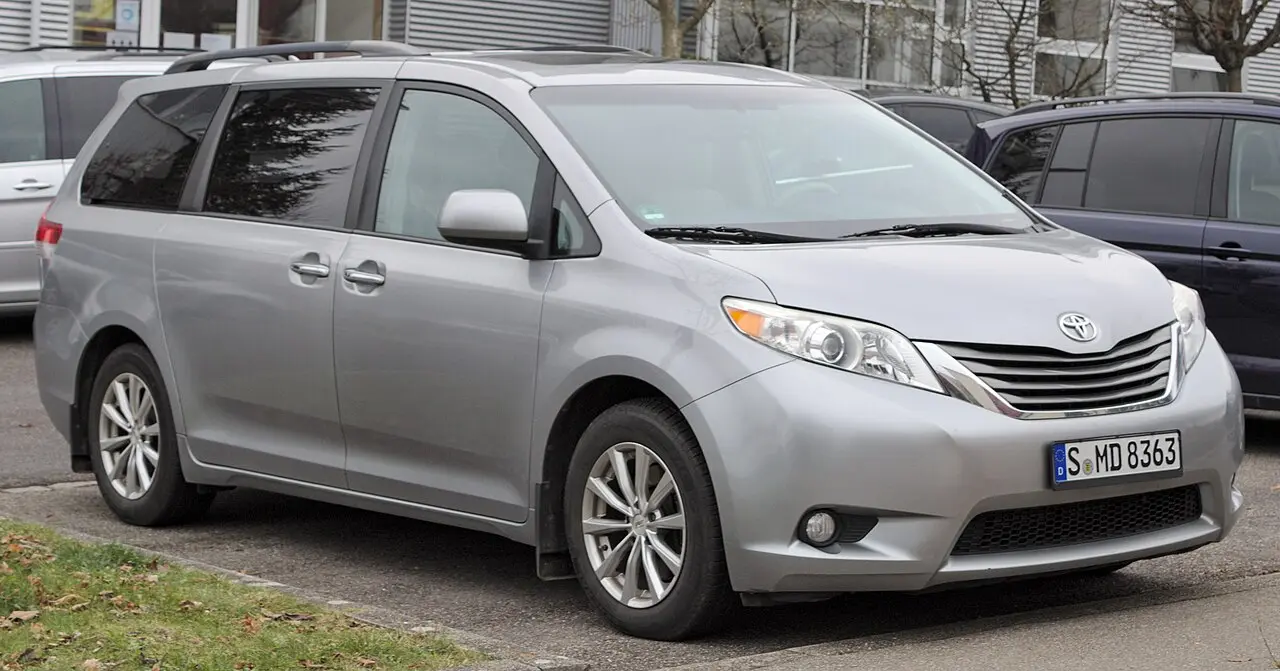 Toyota Sienna third generation