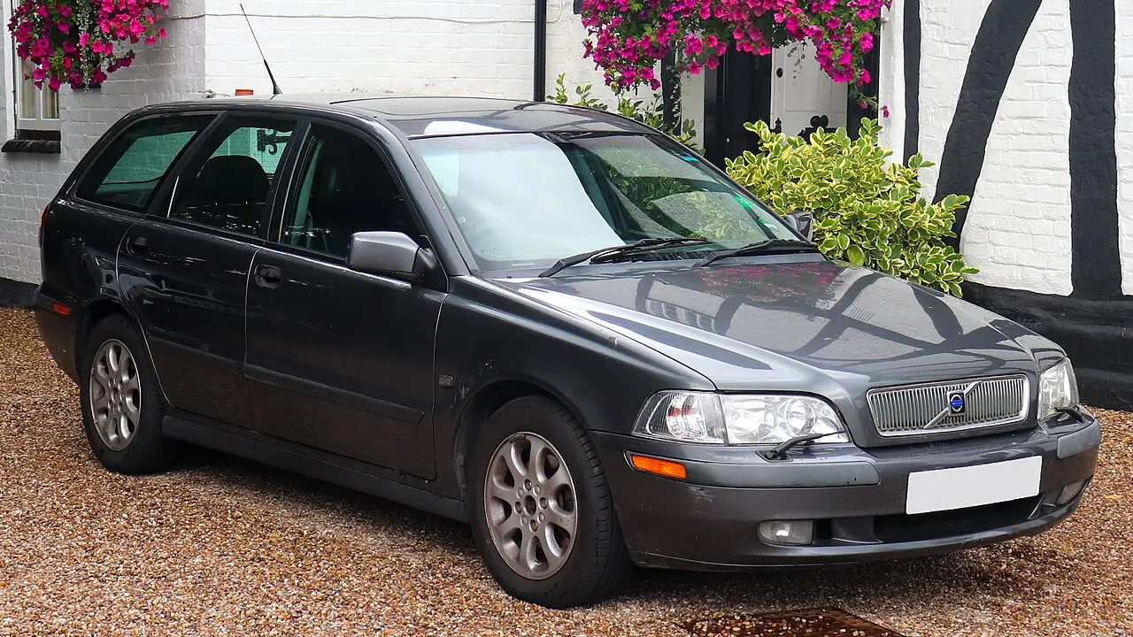 Volvo V40 first generation