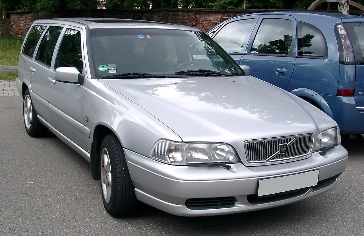 Volvo V70 I